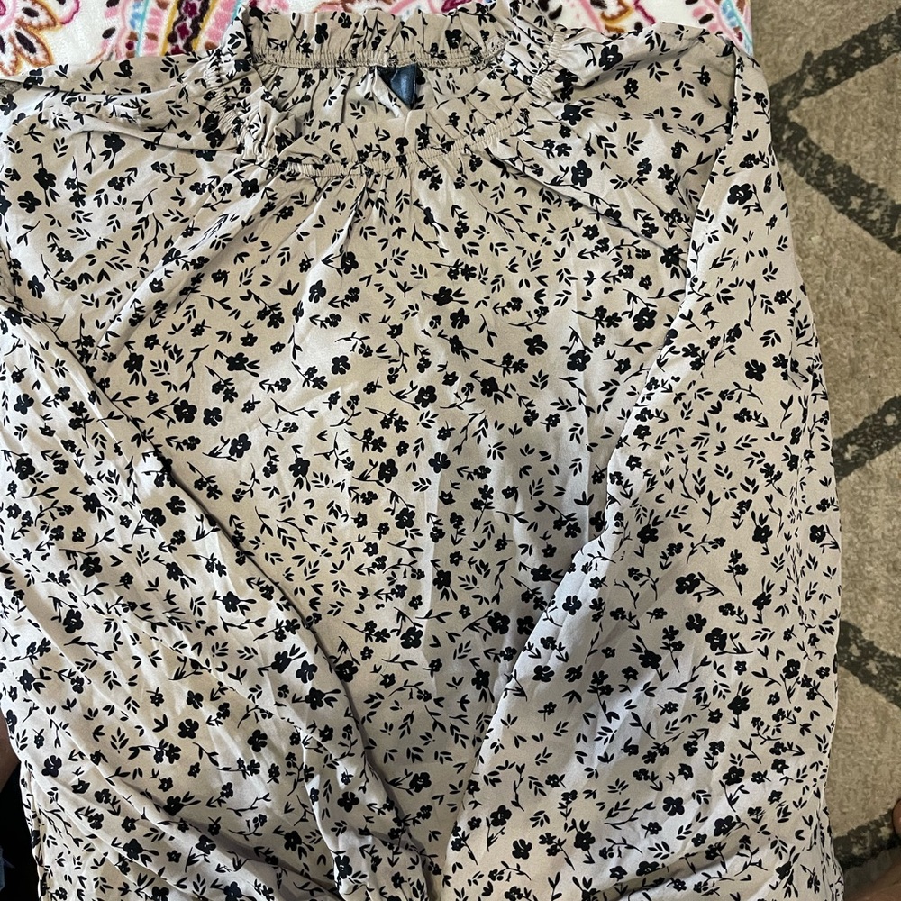 SHEIN Black Floral Print Top